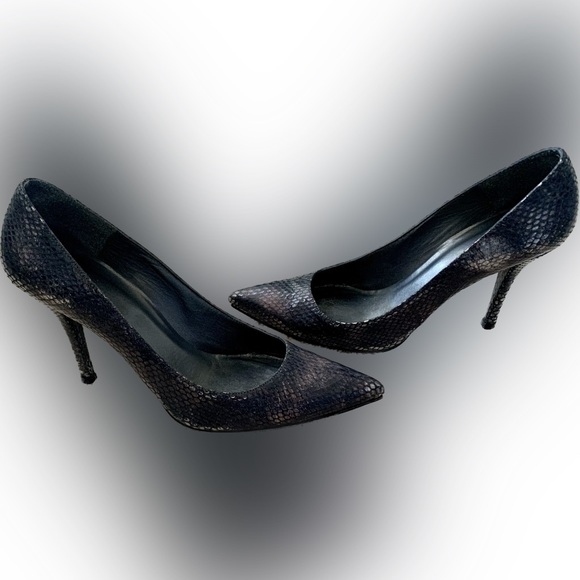 STUART WEITZMAN metallic silver gray snakeskin stiletto heels pumps Women’s 7.5 - Picture 1 of 9